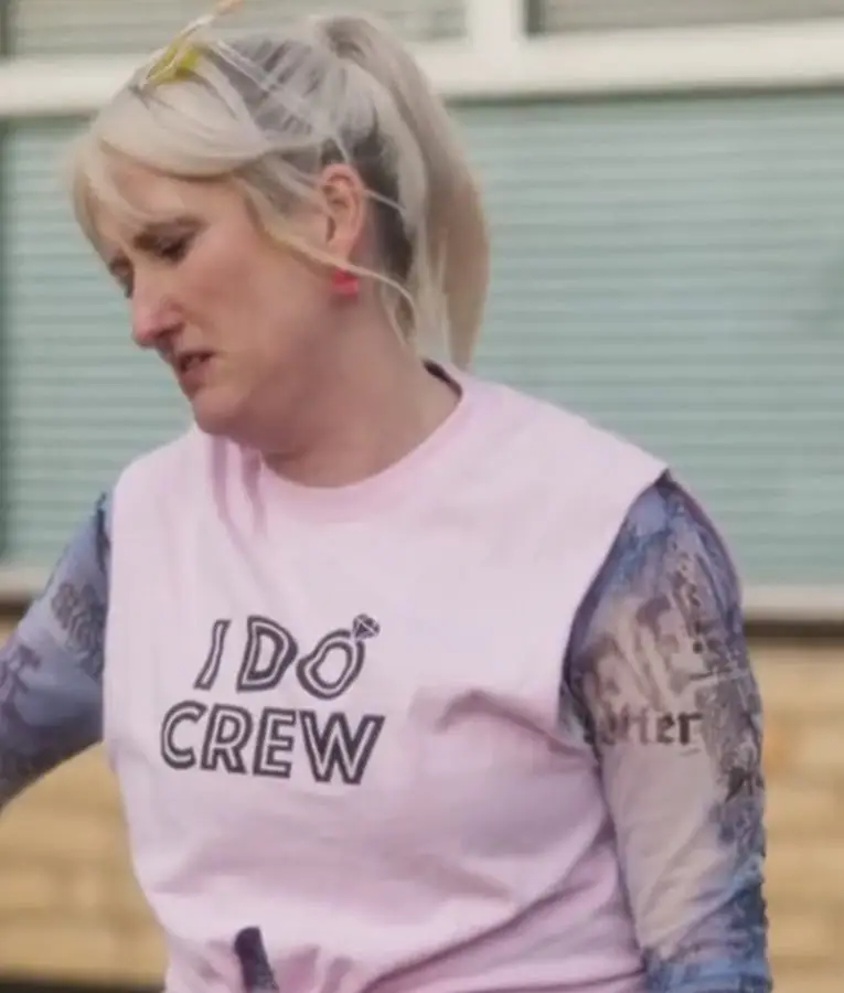 Elizabeth Berrington Henpocalypse! I Do Crew T-Shirt