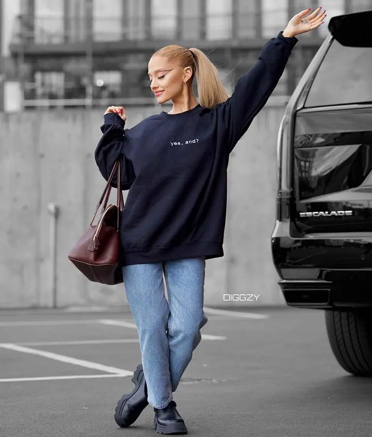 Ariana grande in sweater hotsell